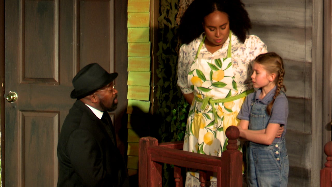 Le Chat Noir performs "To Kill a Mockingbird"