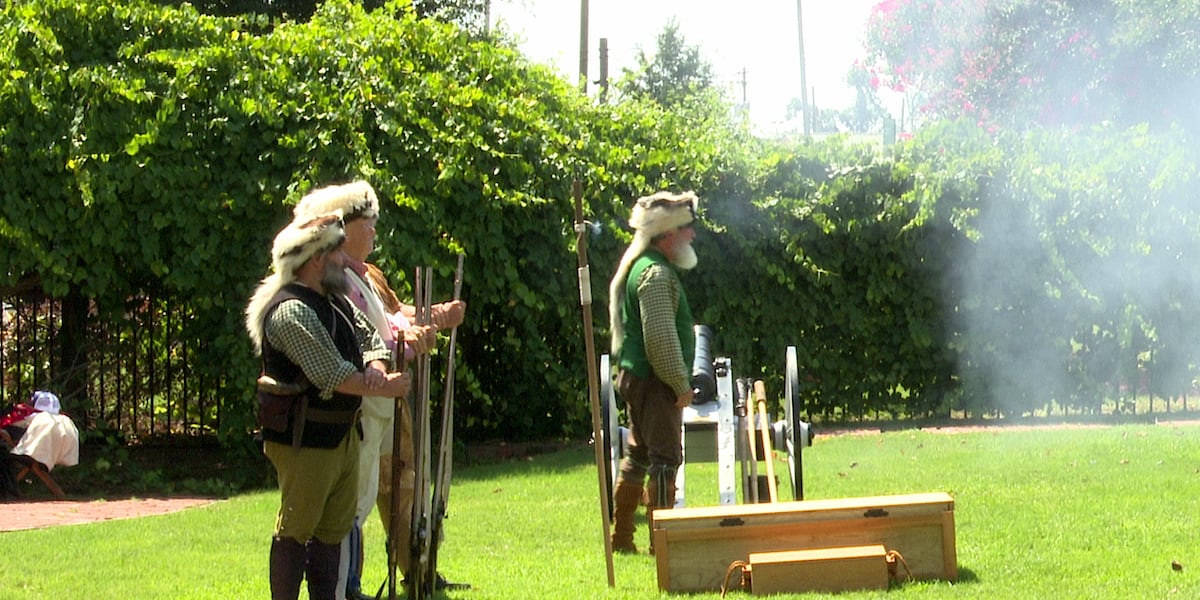 Saluto Storico ad Augusta: Il Museo Commemora il Giorno dell'Indipendenza con un'Emozionante Salve Cannoniera