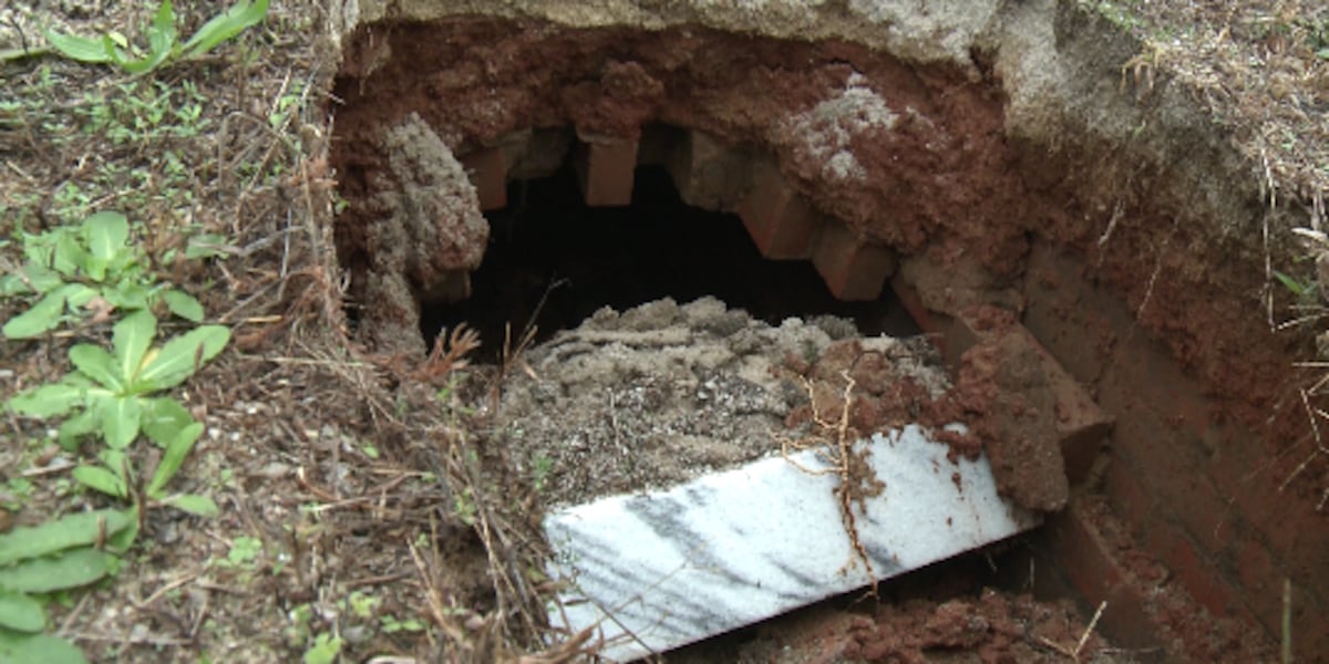 Collapsed Gravestone Grave collapses at West View Cemetery in Augusta, same cemetery with ...