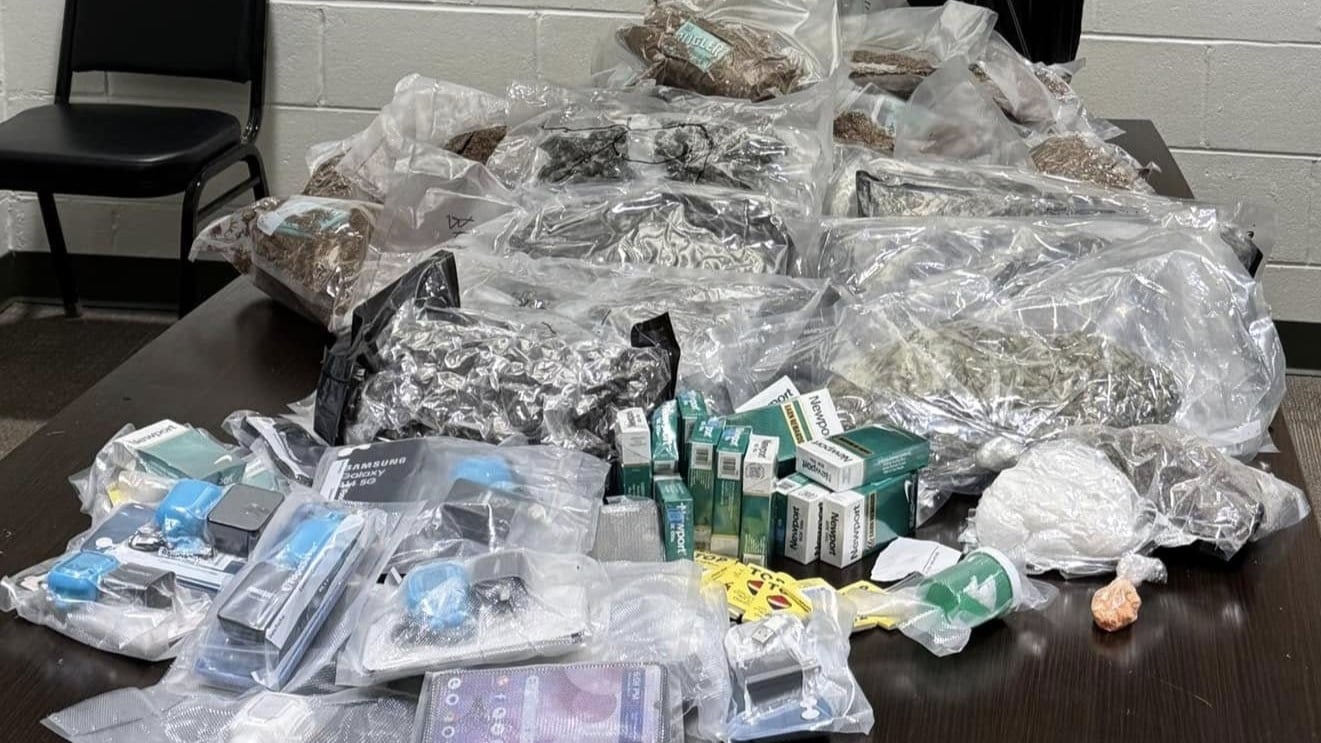 Washington County deputies make prison smuggling busts.
