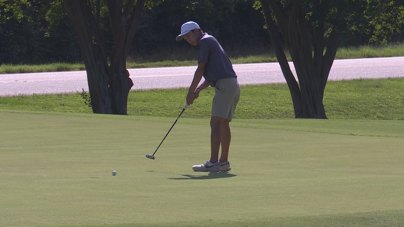 Aquinas boys golf competes at GHSA state.