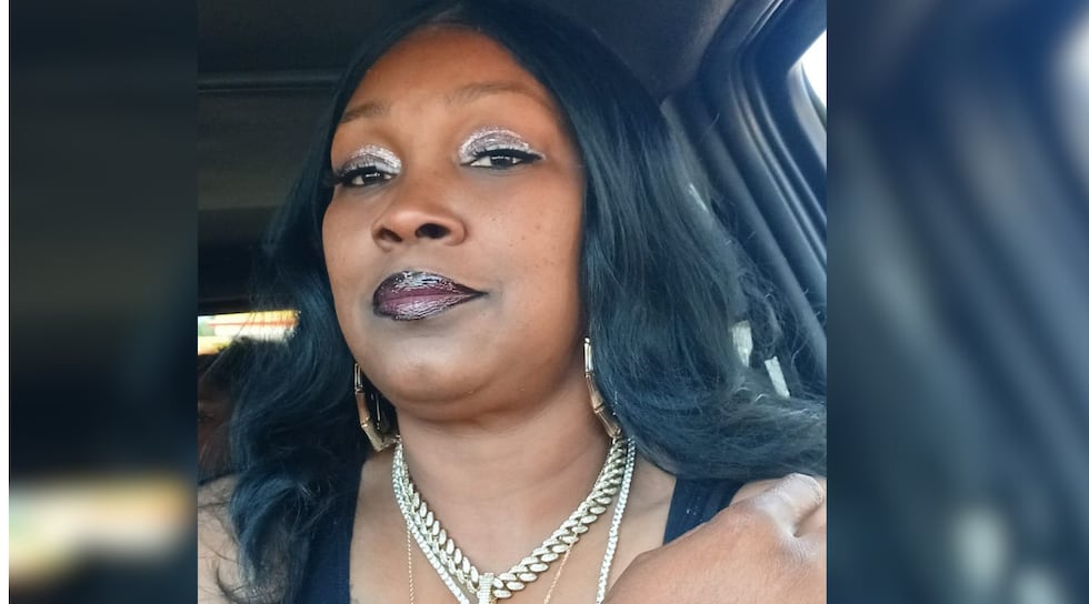 A mom in North Carolina died while walking into her daughter’s high school graduation.