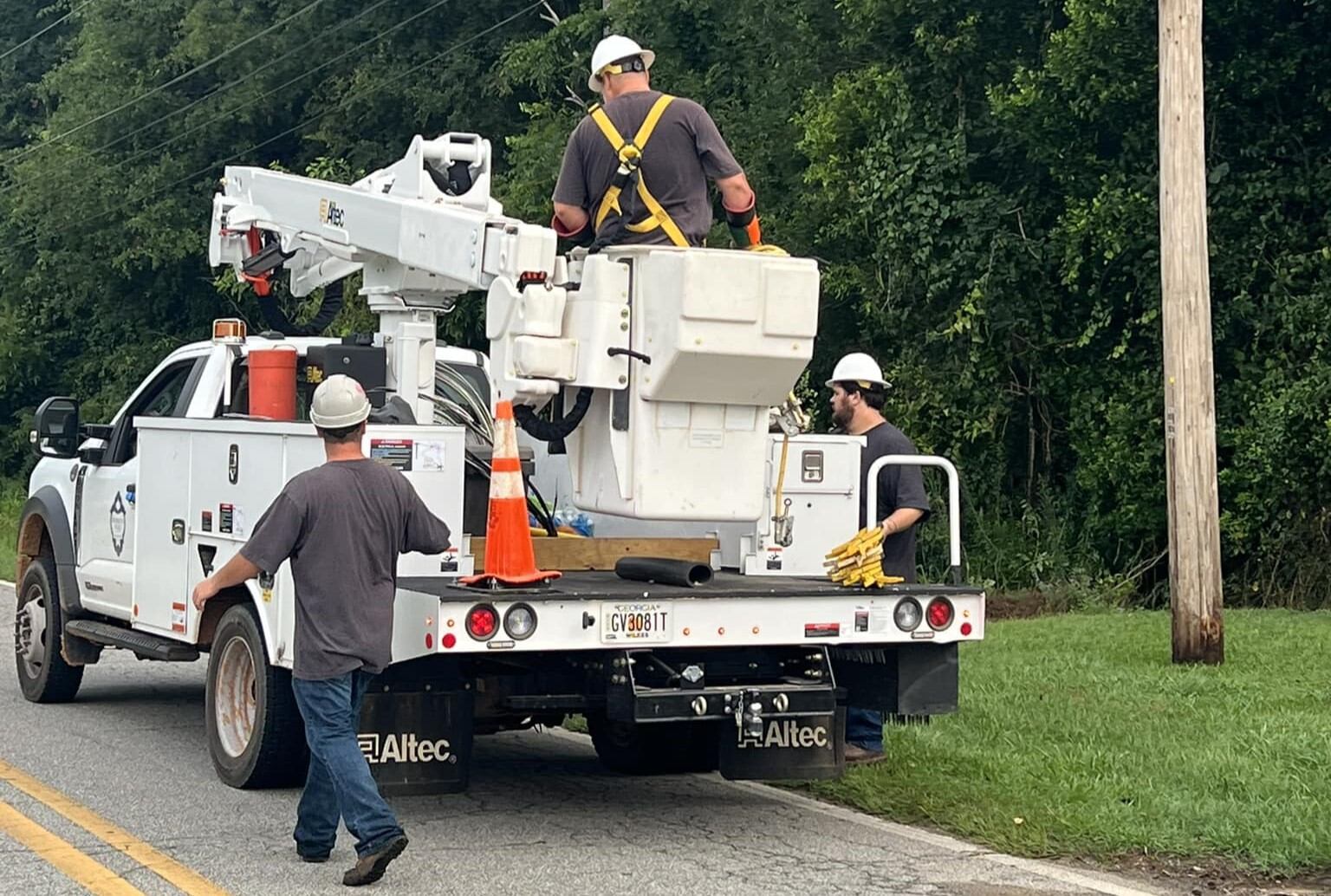 Fallen tree knocks out power, city internet in Wilkes County