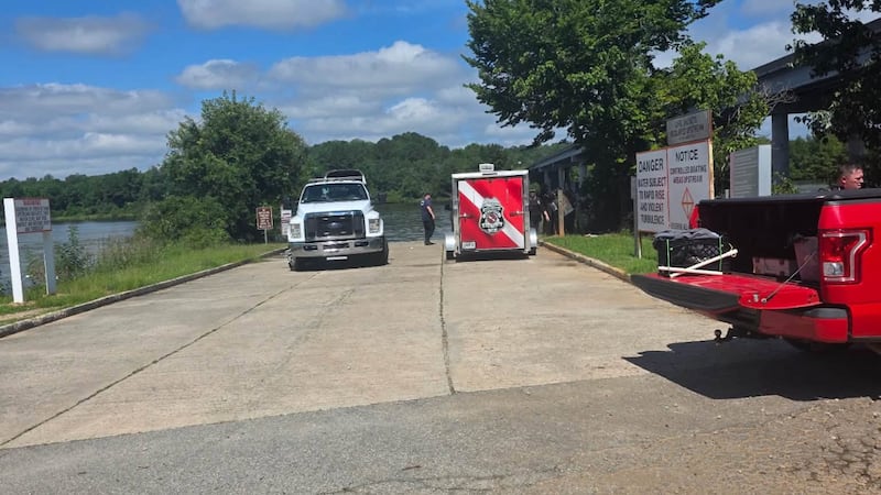 Body, car found in Hancock County lake