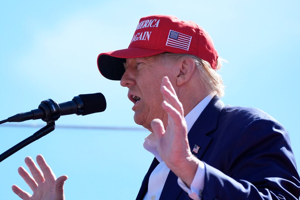 Donald Trump acusa a inmigrantes en Ohio de comerse a las mascotas