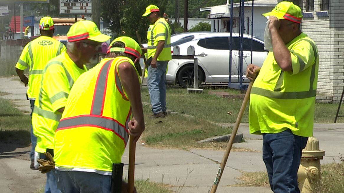 GDOT workers cope with heat